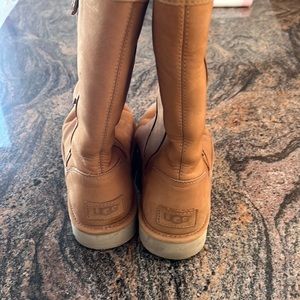 Tan Uggs